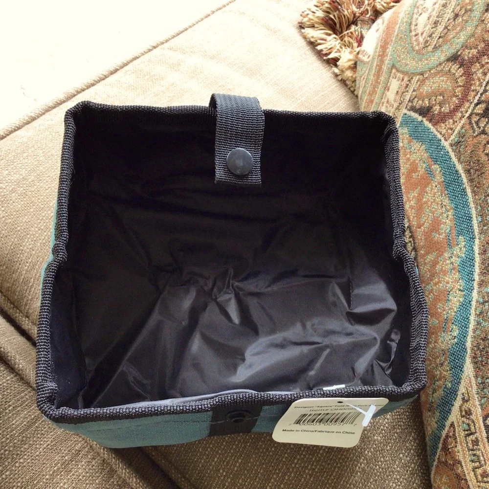 Outward Hound Fold-N-Go Port-A-Bowl. NWT